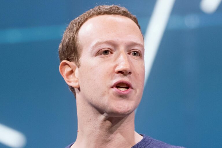 Facebook’s New Couples App Trades Intimacy for Convenience
