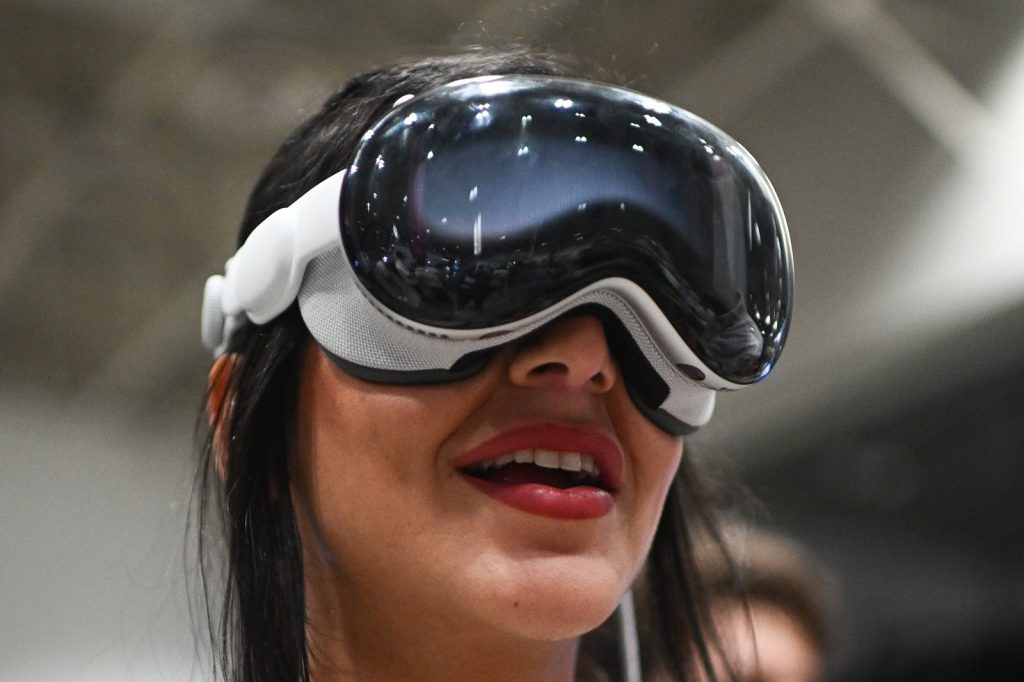 Apple visionOS Defines Vision Pro as Spatial Computer