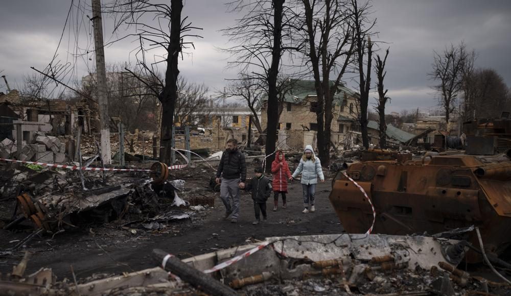 Mariupol’s dead put at 5,000 as Ukraine braces in the east.