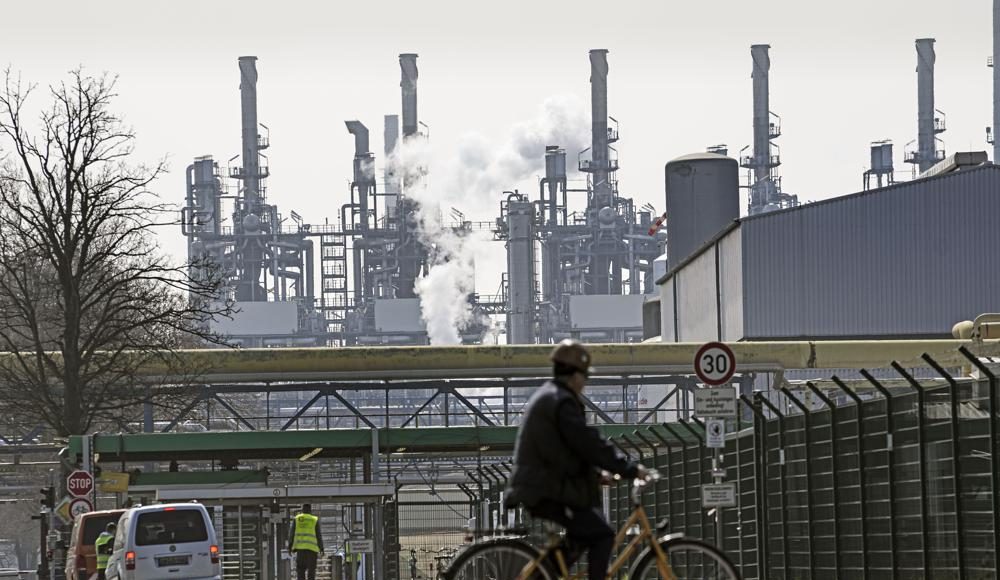 Poland to end Russian oil imports, Germany warns on gas.