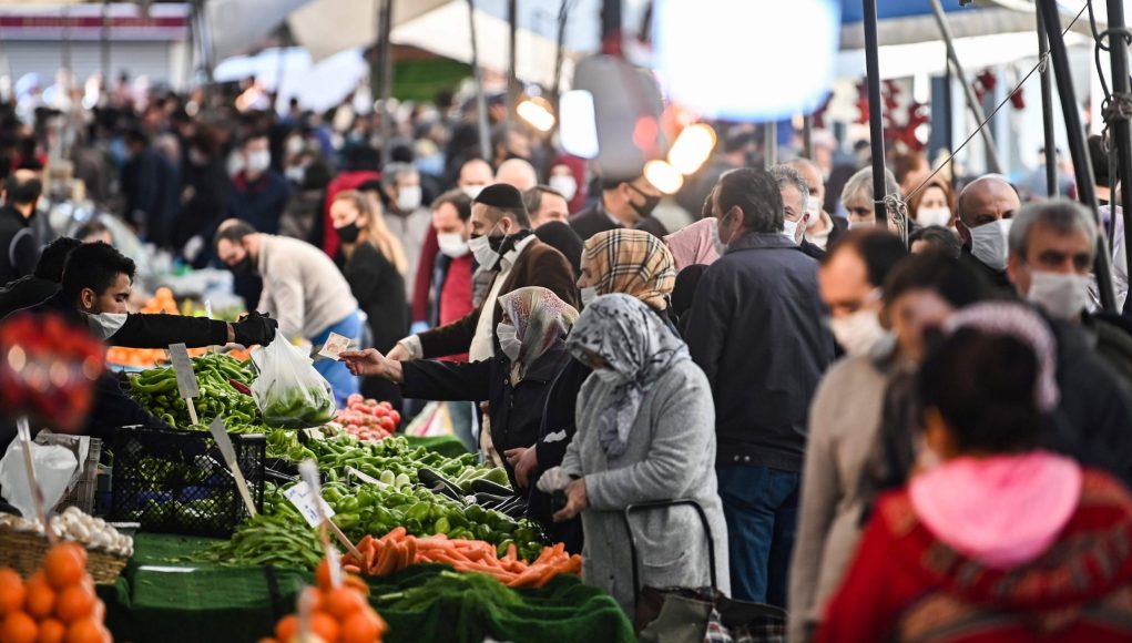 UK inflation hits a 30-year high of 6.2% as Sunak readies response