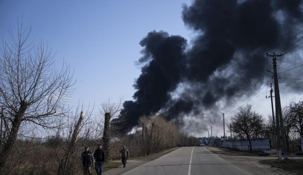 Ukraine says 300 died in theater attack, hunger grips cities
