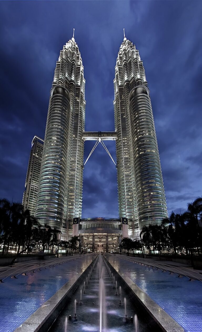 Malaysia Oil & Gas Faces 10,000 Worker Shortfall