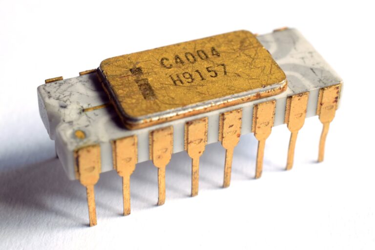 The Microprocessor Revolution: Intel 4004 to the Modern CPU