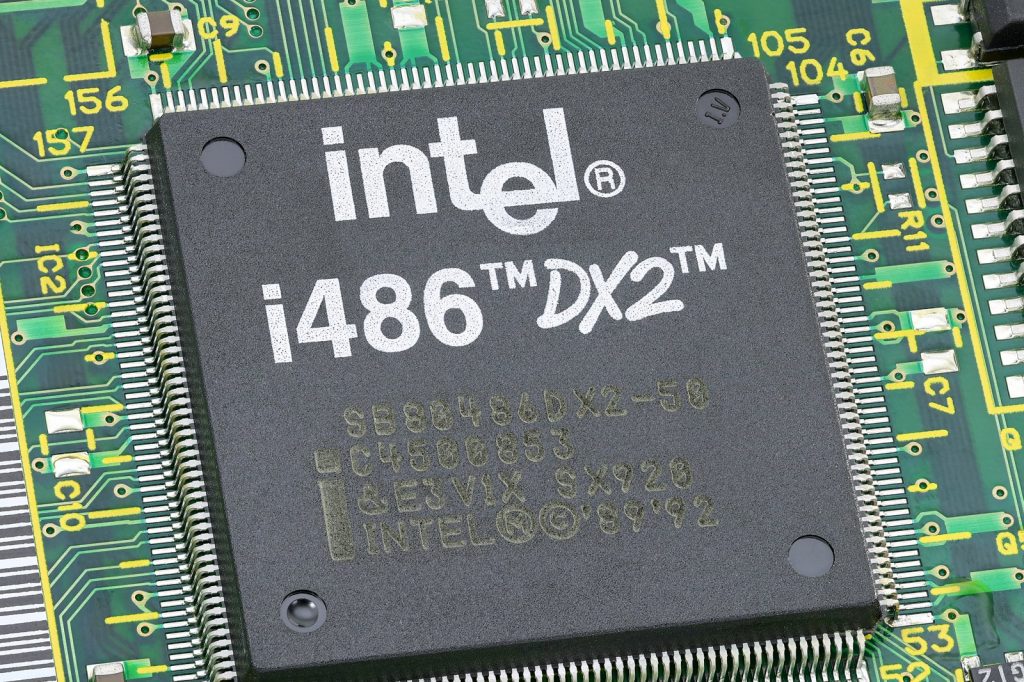 Moores Law shaped chip industry after 1965 prediction, Intel co-founder dies