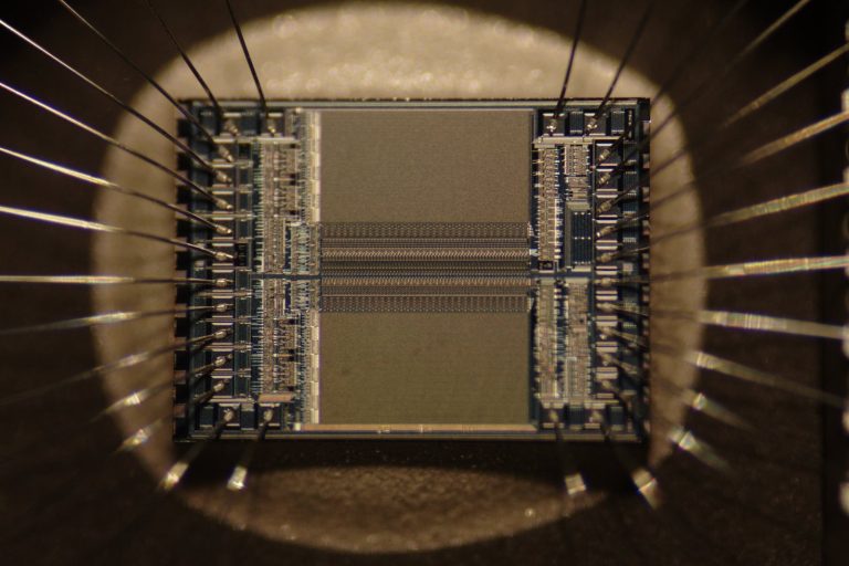 Jack Kilby Unveils Groundbreaking Integrated Circuit in 1958