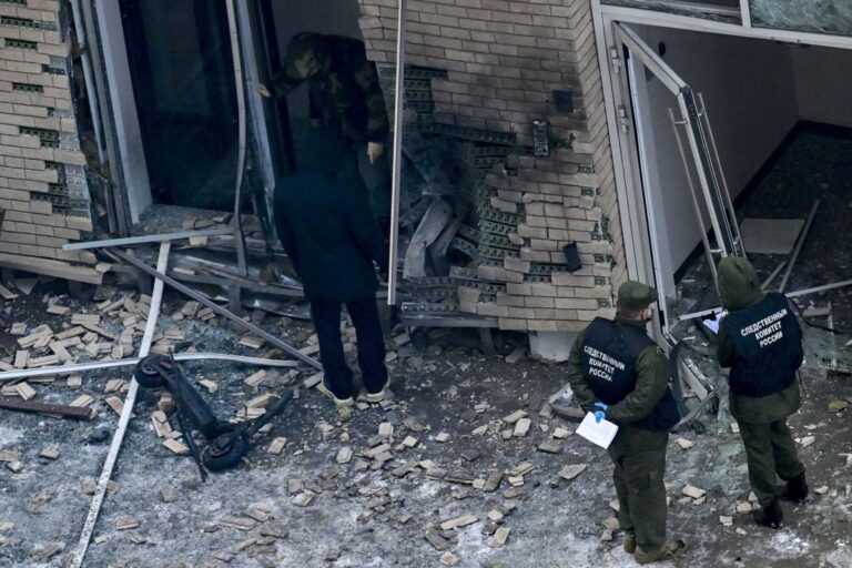 Woman’s Bomb Kills 3, Injures 21 Near Moscow Restaurant