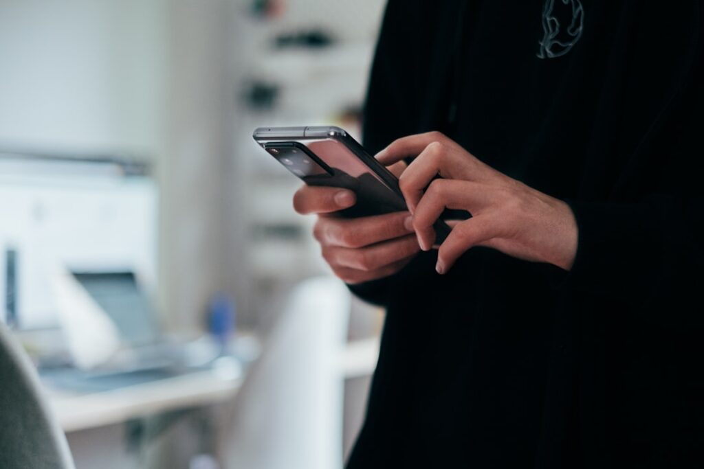 A smartphone screen shows the Totok app icon on a Google Play store listing.