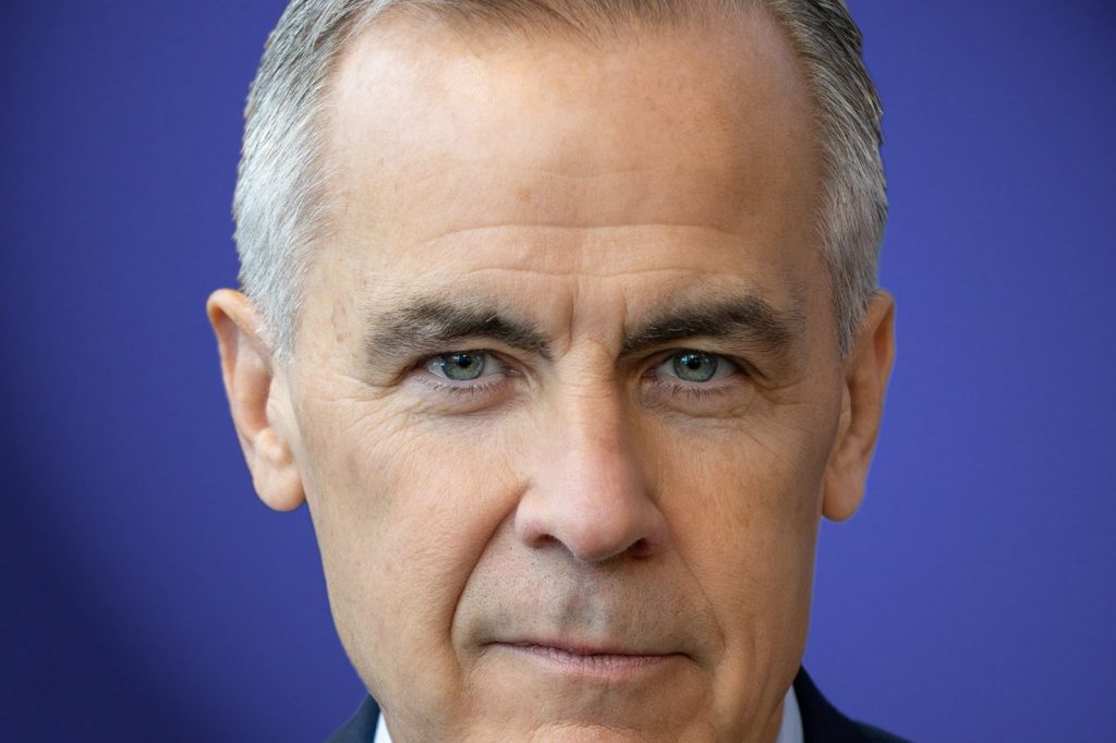Canadian Prime Minister Carney Receives Standing Ovation in European Parliament Over EU