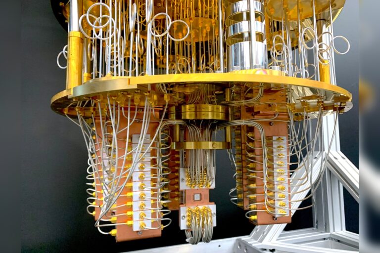 Quantum Computing: Superposition, Entanglement, and Qubits Explained