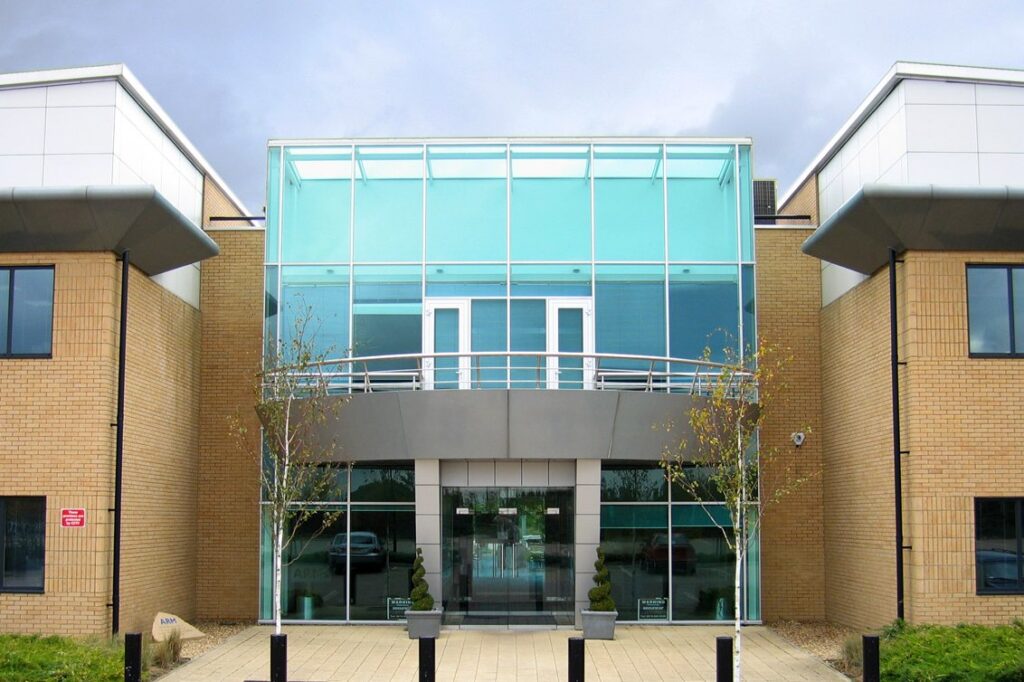 Delaware Jury Finds Arm Breached Qualcomm License, Triggers 5% Drop in Arm and AMD Shares