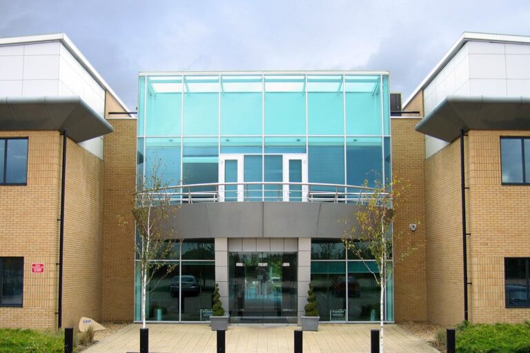 Delaware Jury Finds Arm Breached Qualcomm License, Triggers 5% Drop in Arm and AMD Shares