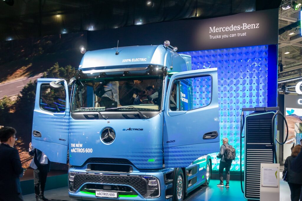 Overcoming the Battery and Infrastructure Hurdles Facing Long-Haul Electric Trucking