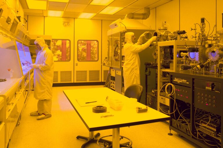 Two Teams Report Fixes for Dendrite Problem in Anode-Free Lithium Batteries